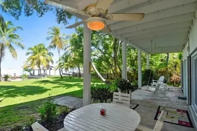 Image de Complete Duplex on Gated Bayfront Property