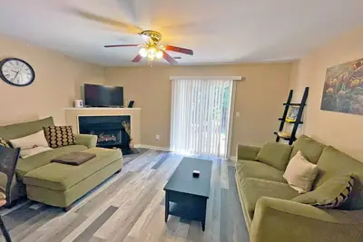 Image de Charming Townhome Close to Uptown | Free Parking