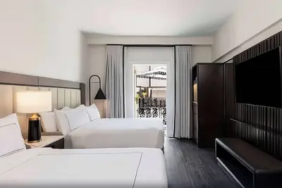 Image de Historic Elegance Meets Modern Comfort in Charleston! Pets Allowed, Outdoor Pool