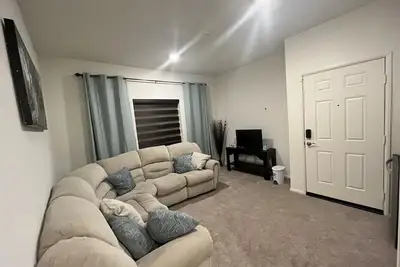 Image de Private1 Bed 1 Bath Furnished Suite, newer construction