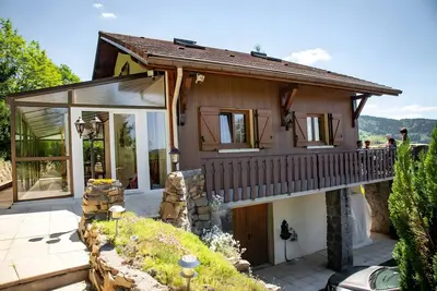 Image de Chalet 'Bellevue Vue Exceptionnelle' avec vue sur la montagne, terrasse et jardin