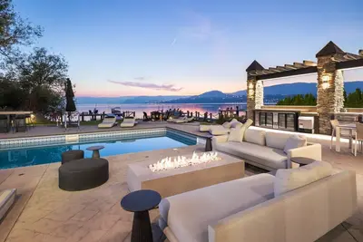 Image de This house is a 6 bedroom(s), 3. 5 bathrooms, located in Kelowna, Bc.