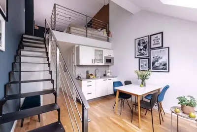 Image de TurnKey | Two level Charles Square Apartment I