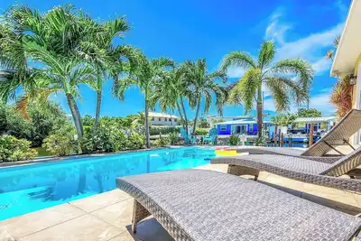 Image de Happy Tingler With Pool Tiki and 100 ft of Dockage Right Next to Sombrero Beach