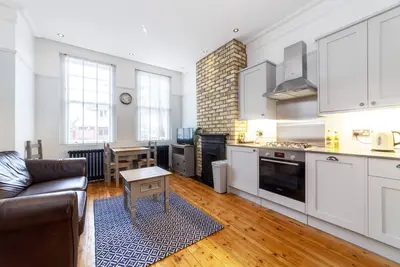 Image de Stylish 1 Bdr apt w/communal garden, Greenwich<br>