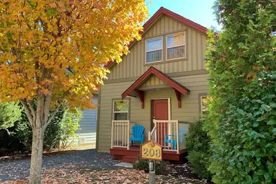 Image de Fully-equipped near Rathtrevor Beach!