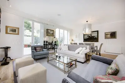 Image de Penywern Road, Kensington - Immaculate 2 bed, 2 bath home with private garden