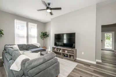 Image de Spacious, Updated 6 Bdr Home Sleeps 14! Perfect for Families or Large Groups