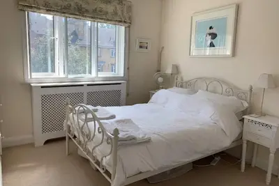 Image de Chic top floor flat with secure off st parking