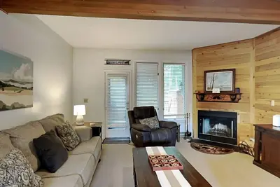 Image de 14 Winding Way | Ski In/Out, Near Golf Resort!