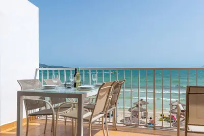 Image de Beachfront Bliss: Alcúdia's Finest 3br Apartment