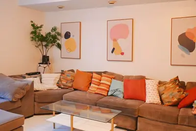 Willy's Cozy 2br Retreat With Backyard