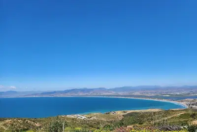 Image de Beautiful and Peaceful Home with Bay Front Views.