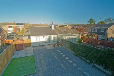 Image de A cosy but modern bungalow with large secured & private garden.