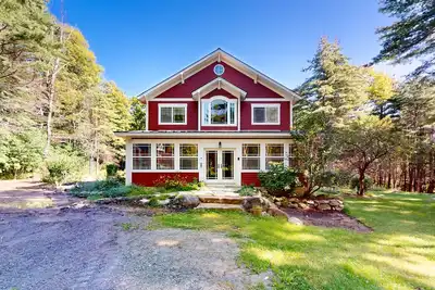 Image de Green home near beach & hiking trails with firepit, fireplace, beautiful views