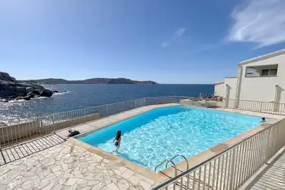 Appartement les pieds dans l'eau, Résidence piscine, 5mn à pied de la plage.