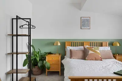Image de Large Loft Apartment Sleeps 4 by Black Door Stays