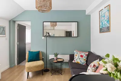 Image de Convenient Central Apartment by Black Door Stays