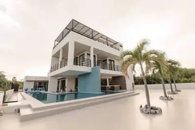 Villa con Piscina Privada
