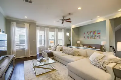 Image de Houston Home w/ Rooftop Patio & Downtown Views!