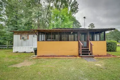 Image de Eufaula Retreat: Community Pool & Screened Porch!