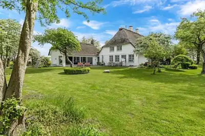 Image de Inselblume 84 - Luxury vacation house with thatched roof in the countryside