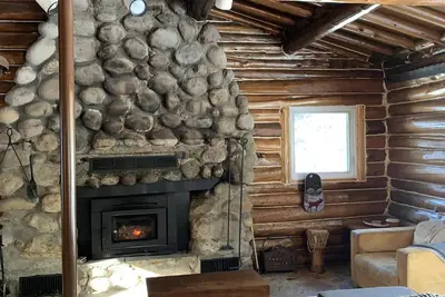 Image de Log Cabin Getaway - rustic-chic - waterfront, dock, firepit & indoor fireplace!