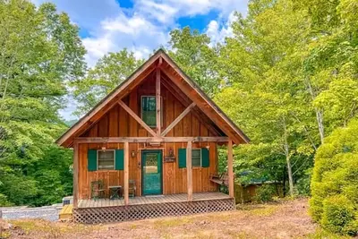 Image de Romantic Cabin Getaway, Wifi, hiking trails waterfalls, and Hot Tub