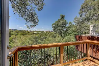 Image de Beautiful Hilltop Greenbelt Views in Downtown Austin