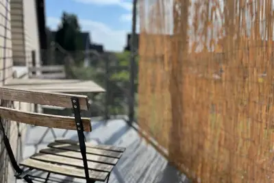 Image de Zentral und Ruhig Gelegen mit Einbauküche & Balkon