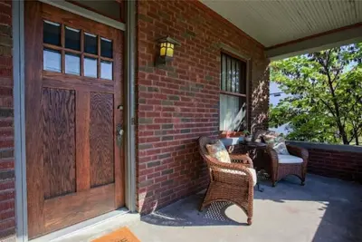 Image de Cozy Historic Downtown Edwardsville Charmer