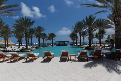 Image de Luxury 3 Br Condo at Dawn Beach Club w/ oceanfront view, pool bar and beach