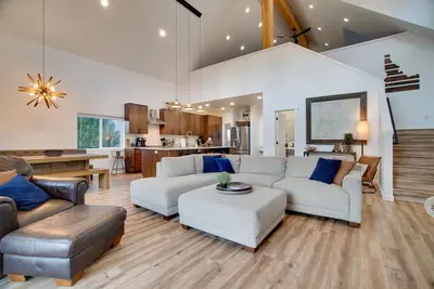 Image de Modern Donnelly Cabin w/ Private Hot Tub