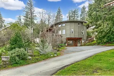 Image de Monthly Single family house just blocks to Ashland's downtown