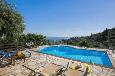 Image de Appealing 2 Bedroom Villa, A/C, Private Pool, Panoramic Sea Views - In Nissaki, just 450m to Beach!