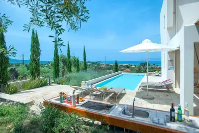 Image de Contemporary Villa, A/C, Private Pool & Fabulous Sea Views 15mins walk to Acharavi or Roda Beach!