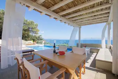 Image de Modern Seafront Villa, A/C, Private Pool, Amazing Sea Views & Beautiful Sunrises - 60m from the Sea!