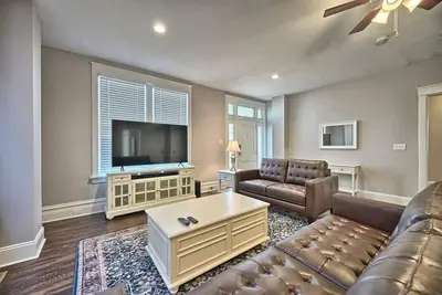 Image de Suites on Seneca - Lovely 2 Bed/1 Bath Apartment