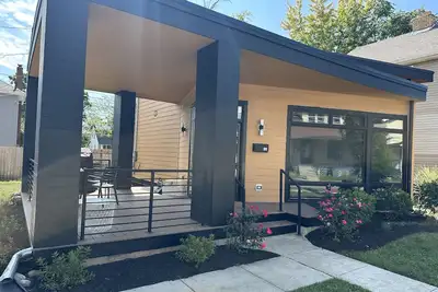 Image de Modern Art Deco House With spacious sideyard - 5 mins to Osu & Downtown!