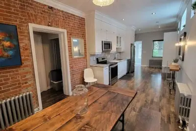 Image de Family Friendly Century Home - 3 Bedrooms, 2 Baths