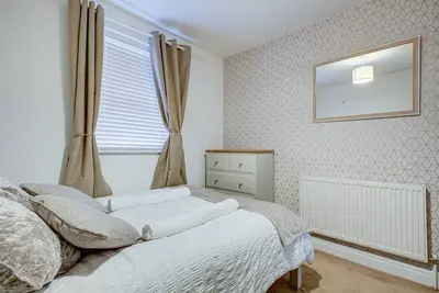 Image de Central & Cozy Gillingham Apartment 1 min walk to station & town centre!