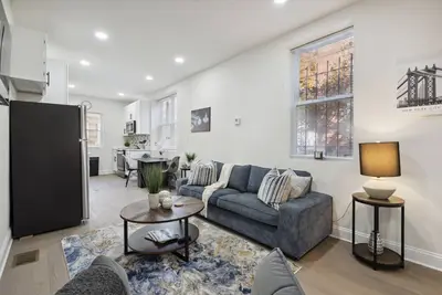 Image de Modern City Living ll\nTake it easy at this unique and tranquil getaway.