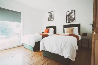 Comfy stay in Coventry - sleeps 6/Wi-Fi/2bathroom
