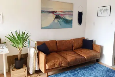 Image de Cozy renovated 2 min from Metro