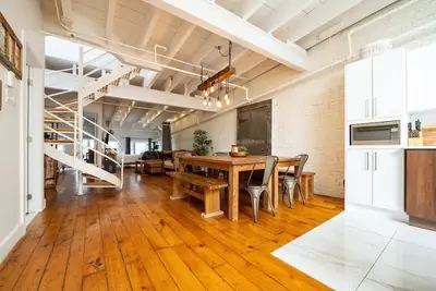 Image de Stunning Old Montreal Penthouse