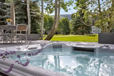 Image de Great Family Home with Built In Hot Tub | Spacious, Fireplace, Bunk Beds, Near Vail & Beaver Creek