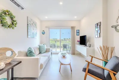 Image de Luxury Palm Beach Condo  Aracari 15 by Bocobay