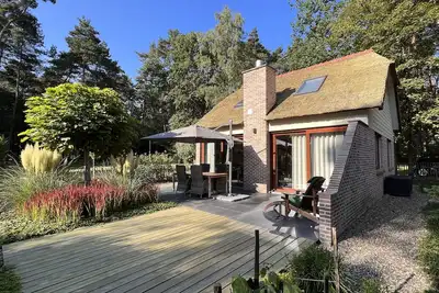 Image de Belle maison individuelle au milieu des bois