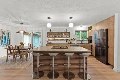 Image de Game On | 2 Lounges, Ping Pong, Firepit + Hot Tub