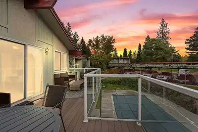 Image de Modern Amenities / Gas Fireplace /Central Location